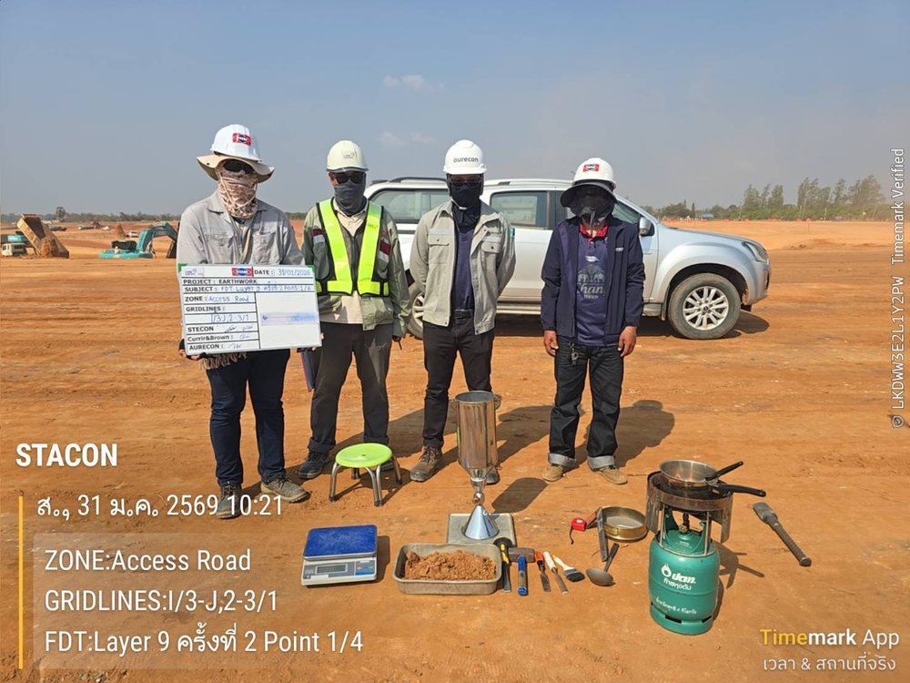 ทีมงาน SPN เตรียมชุดทดสอบ Field Density Test แบบ Sand Cone ครบชุดที่หน้างานถมบดอัด