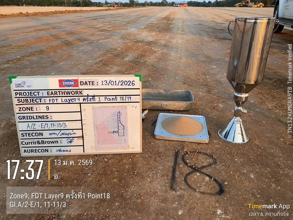 ลานดินถมบดอัดขนาดใหญ่สำหรับพื้นโรงงานพร้อมชุดทดสอบ Field Density Test แบบ Sand Cone