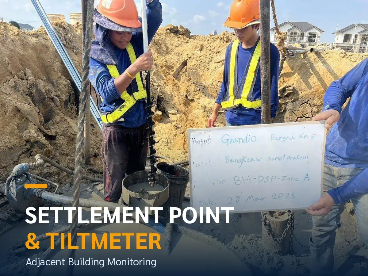 ทีมงาน SPN ติดตั้งหมุดวัดการทรุดตัวระดับลึก (Deep Settlement Point) ในหลุมเจาะที่หน้างานก่อสร้าง