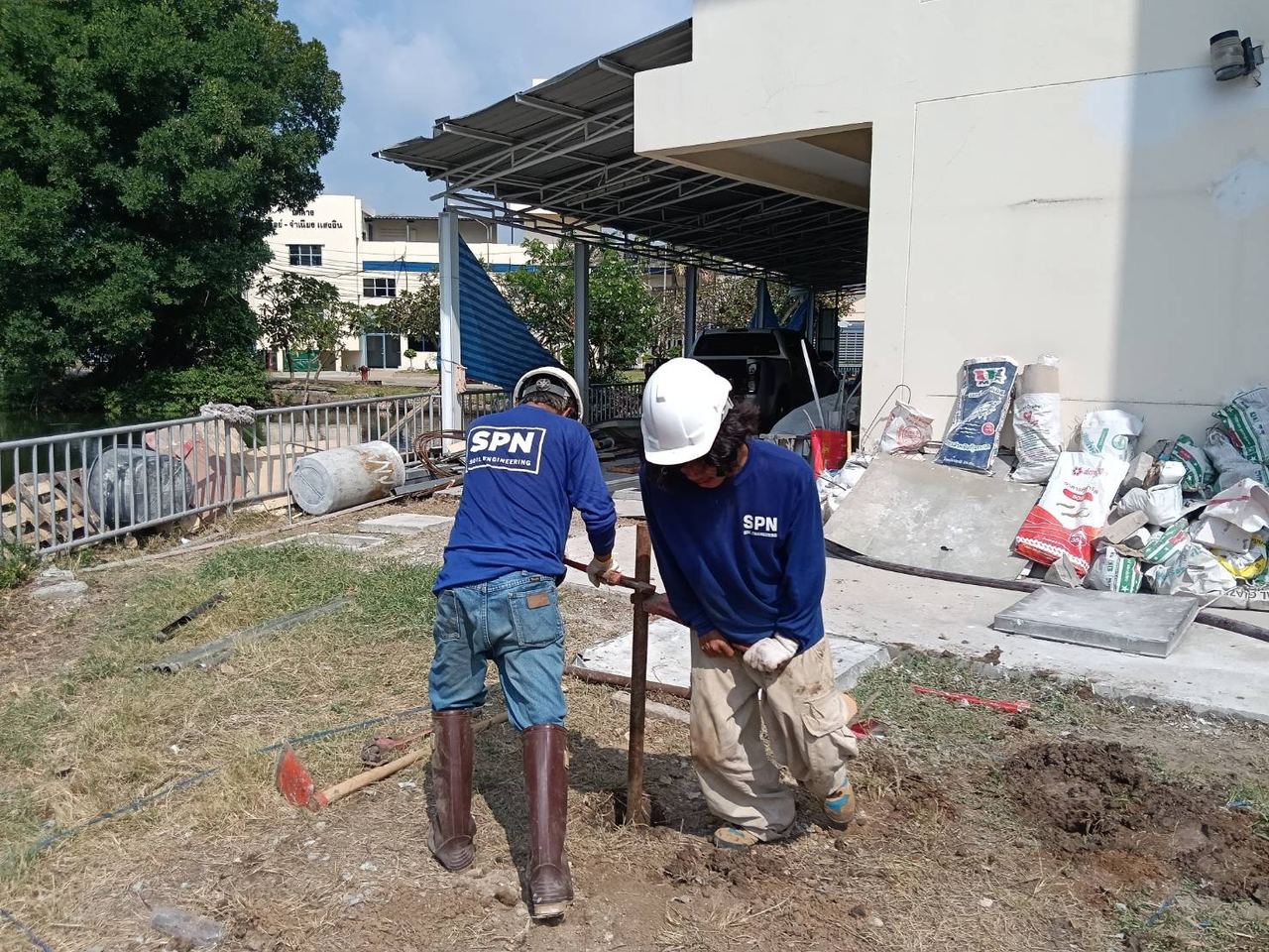 Hand Auger — เก็บตัวอย่างดินใกล้อาคาร