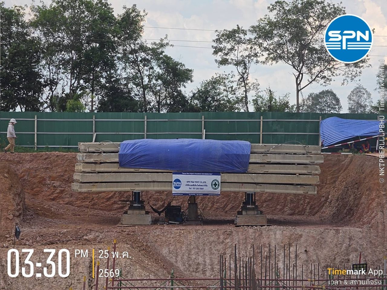 Static Load Test Kentledge คาน Supporting Beam ซ้อนชั้นบนเสาเข็มทดสอบ พร้อมป้าย SPN Pile Test