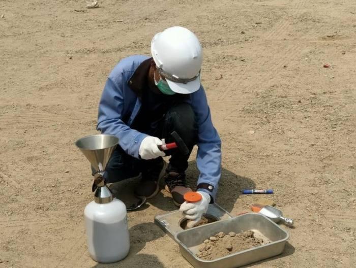 การทดสอบ Field Density Test ด้วยวิธี Sand Cone หาความแน่นของดินบดอัดในสนาม โดยทีมวิศวกร SPN